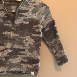 Baby Gap size 2 camo pullover sweater